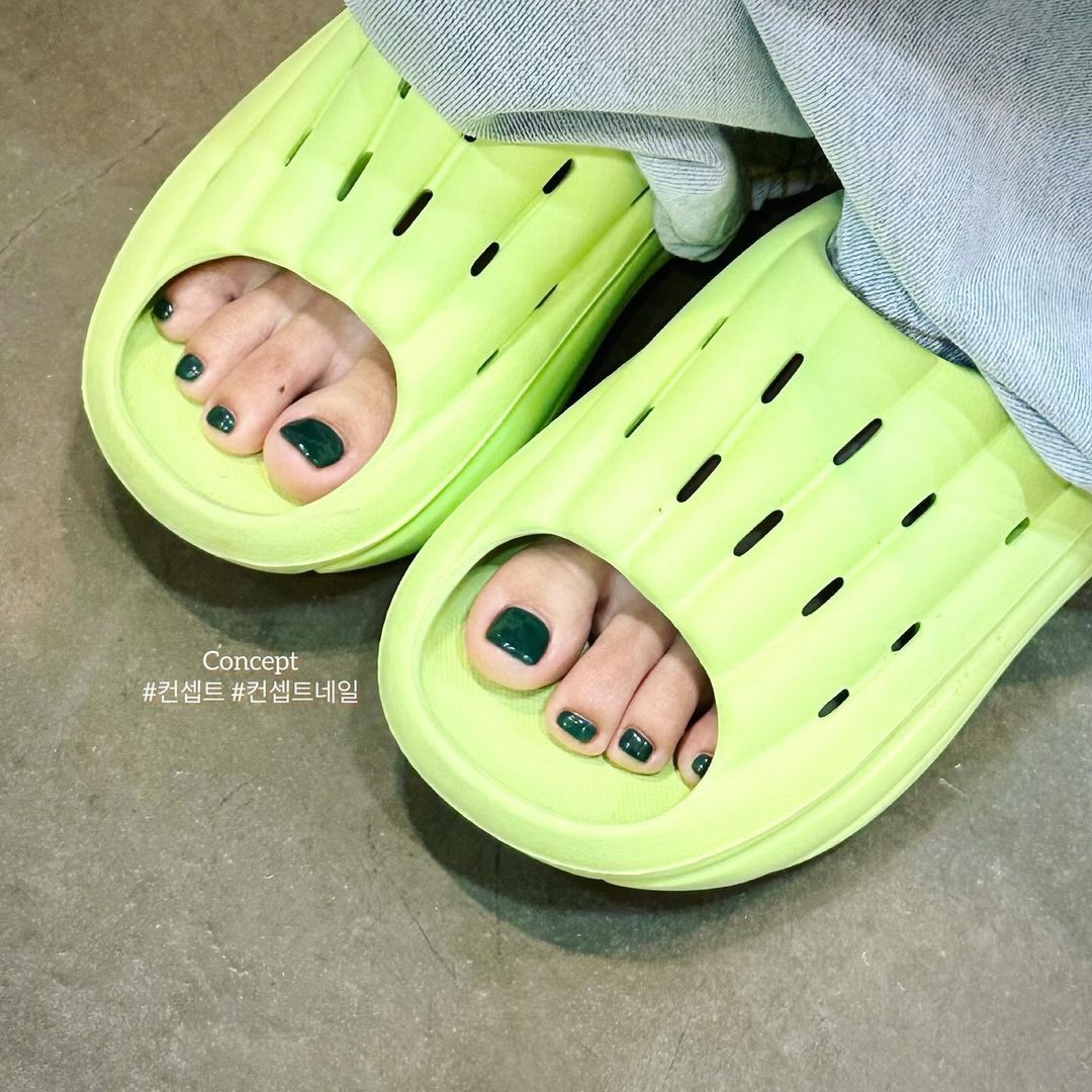 So Yeon Jeon Feet